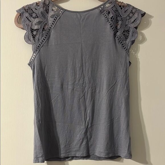 NWOT LOFT Lilac Lace Cap Sleeve Blouse SP - Picture 3 of 4
